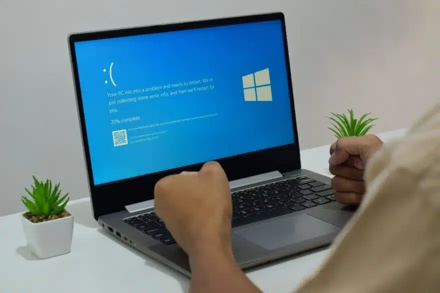 Windows : c’est quoi cette nouvelle arnaque à l’écran bleu de la mort qui fait des ravages ?